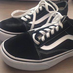 Black suede Vans oldskool Platform.